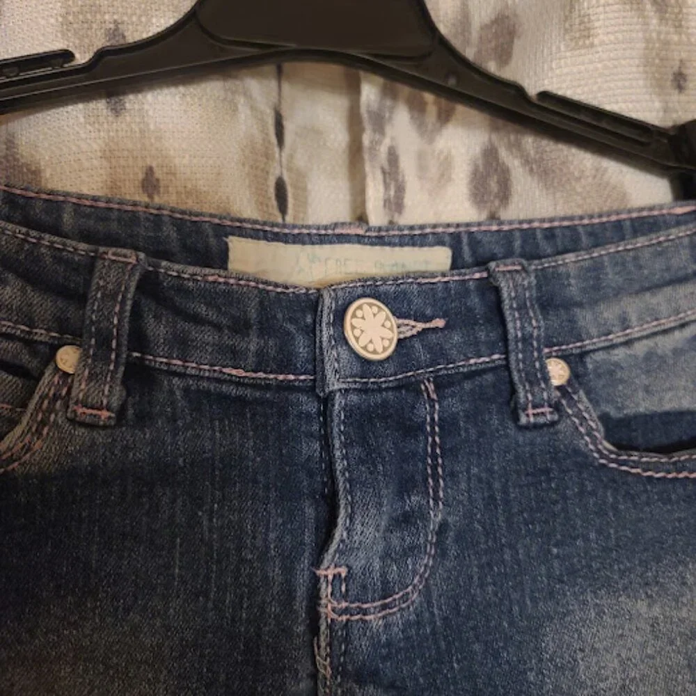 Free Planet Girls Shorts - Picture 3 of 5